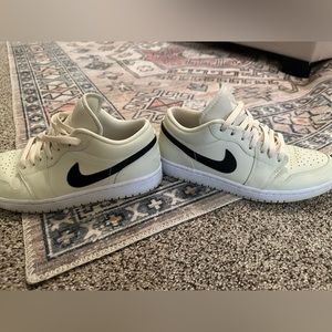 Jordan 1 low coconut milk